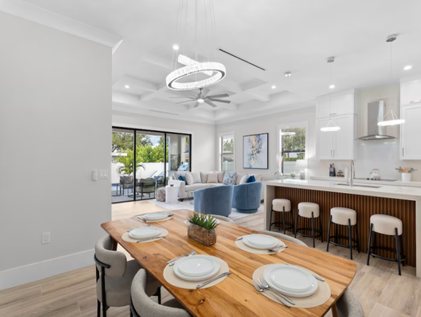 Luxurious 5-Bedroom Retreat in Naples - Your Ultimate Vacation Destination